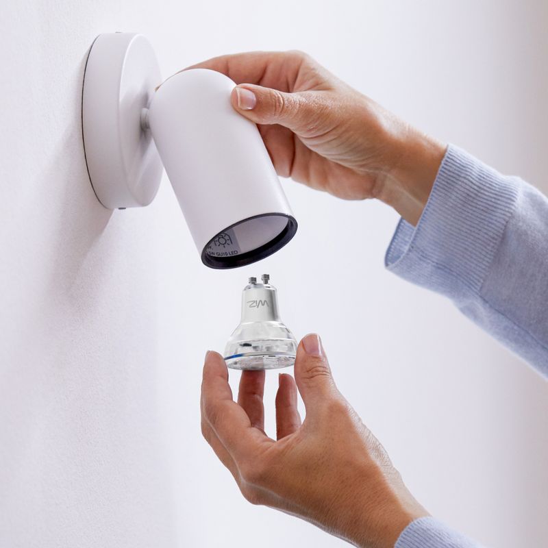 WIZ-AMPOLLETA-SMART-GU10-WIFI-WIZ-COLOR-AMBIENCE-BLE-COLOR-4.7W-220V-6-1PF